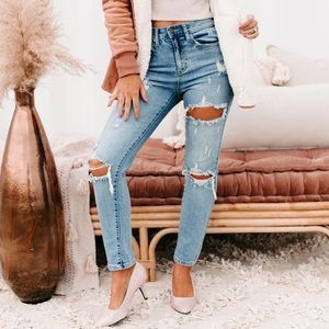 PRICE DROP Cleo Destroyed 90’s Ankle Skinny Jeans
